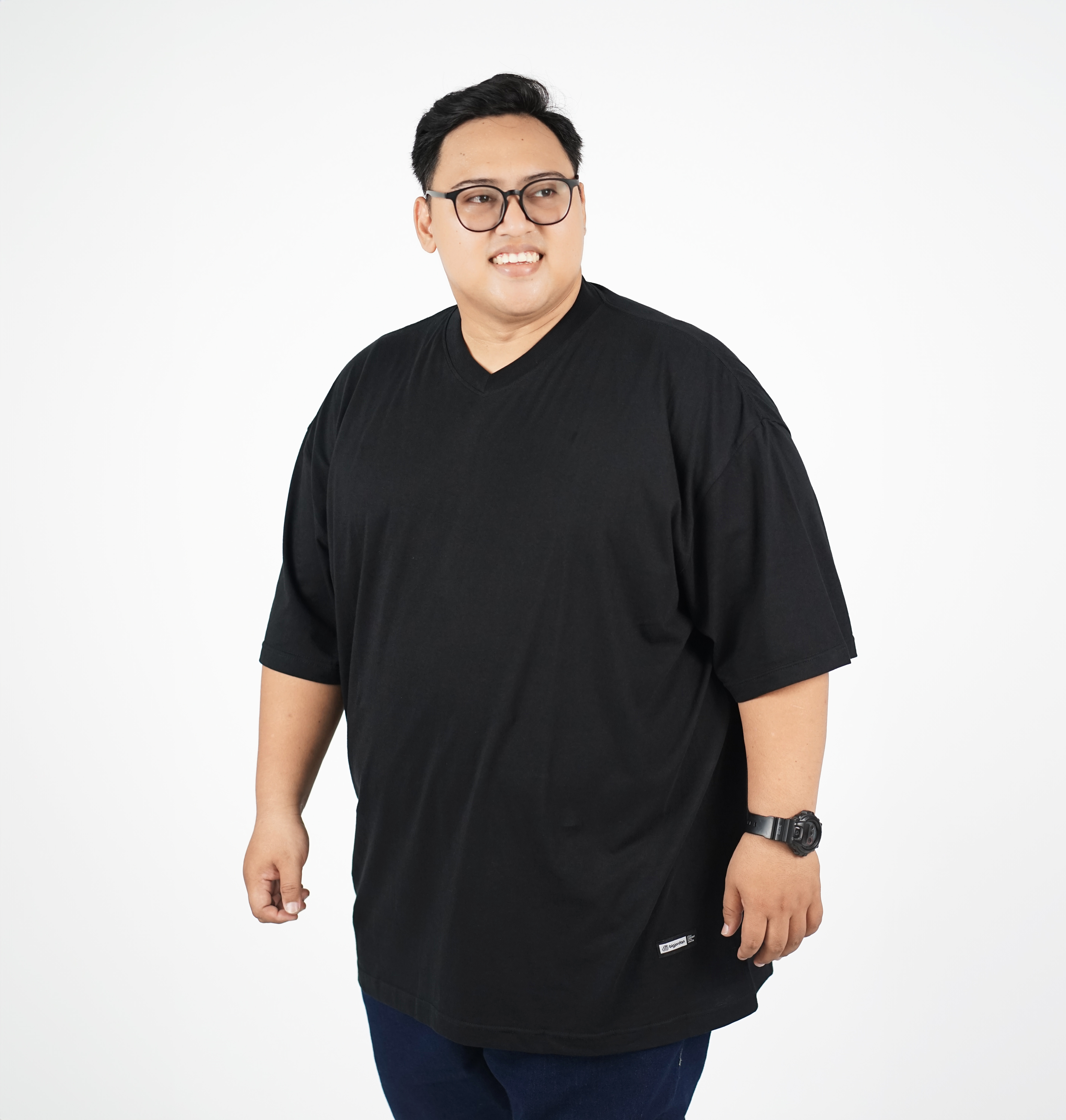 KAOS V-NECK HITAM