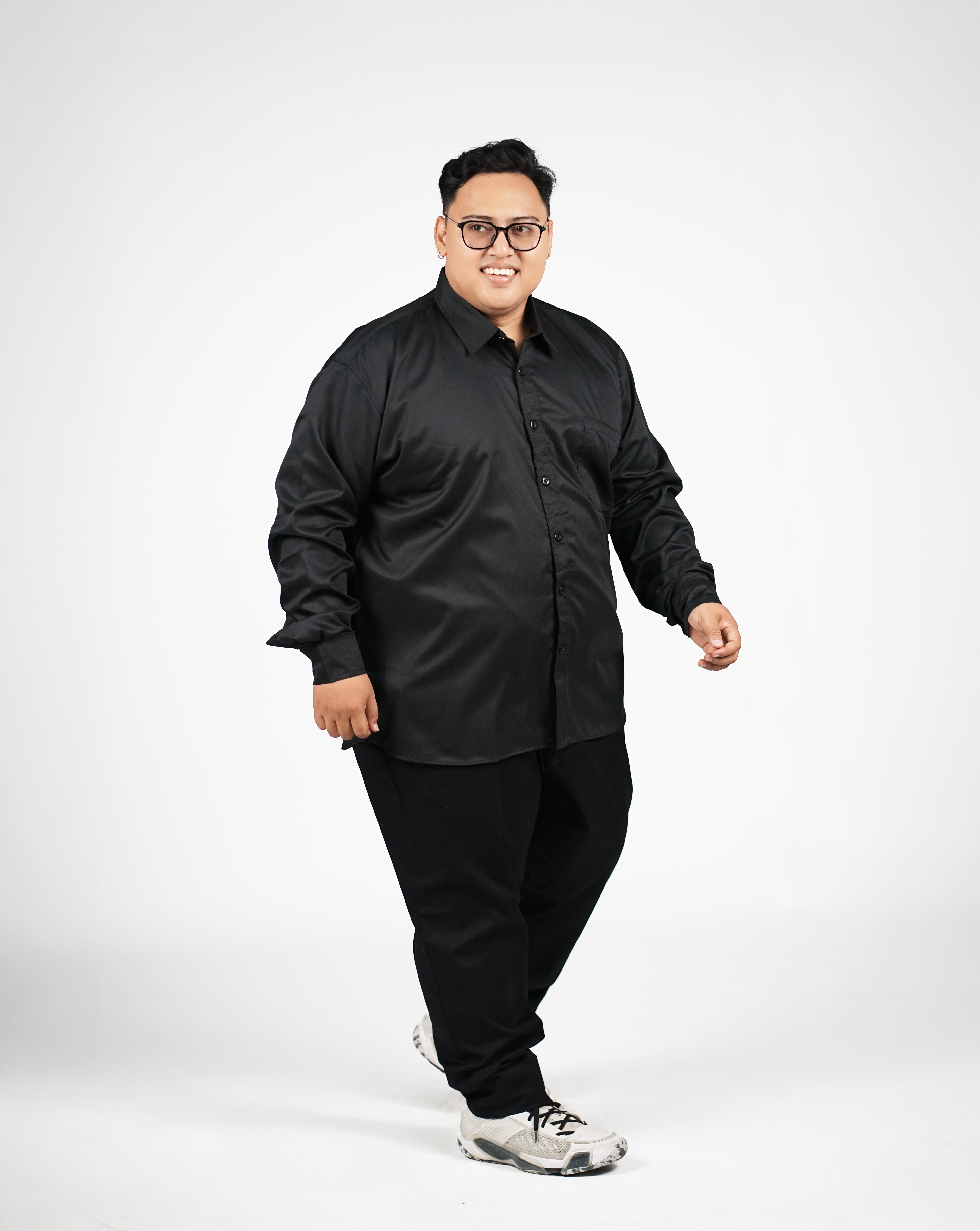 Kemeja Lengan Panjang Hitam Big Size (3XL-8XL) | Big Jordan 4