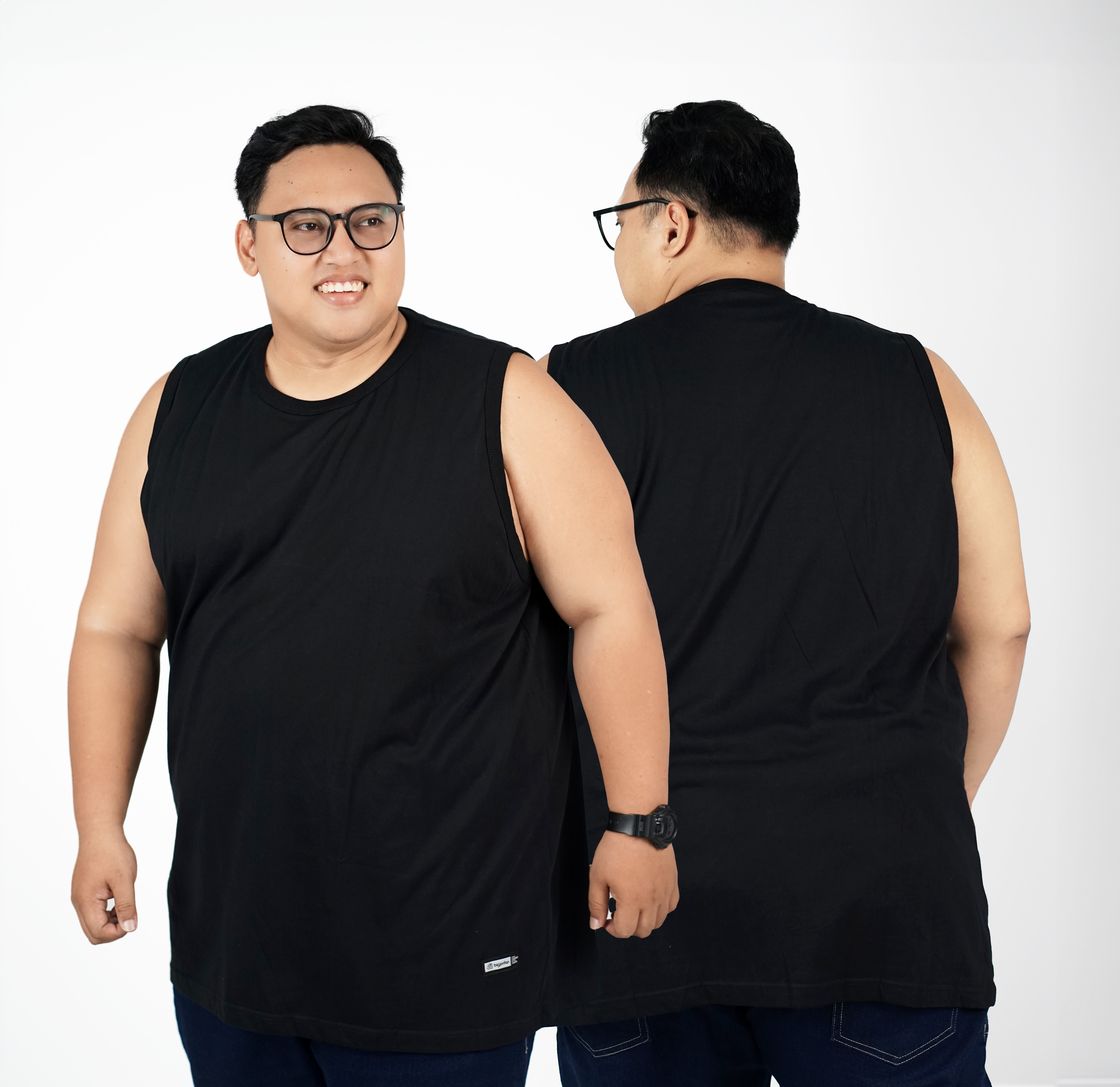 KAOS DALAM OBLONG HITAM 4